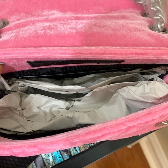 Kurt Geiger London Mini Braxton Velvet Shoulder Bag
KURT GEIGER LONDON - Picture 13 of 17